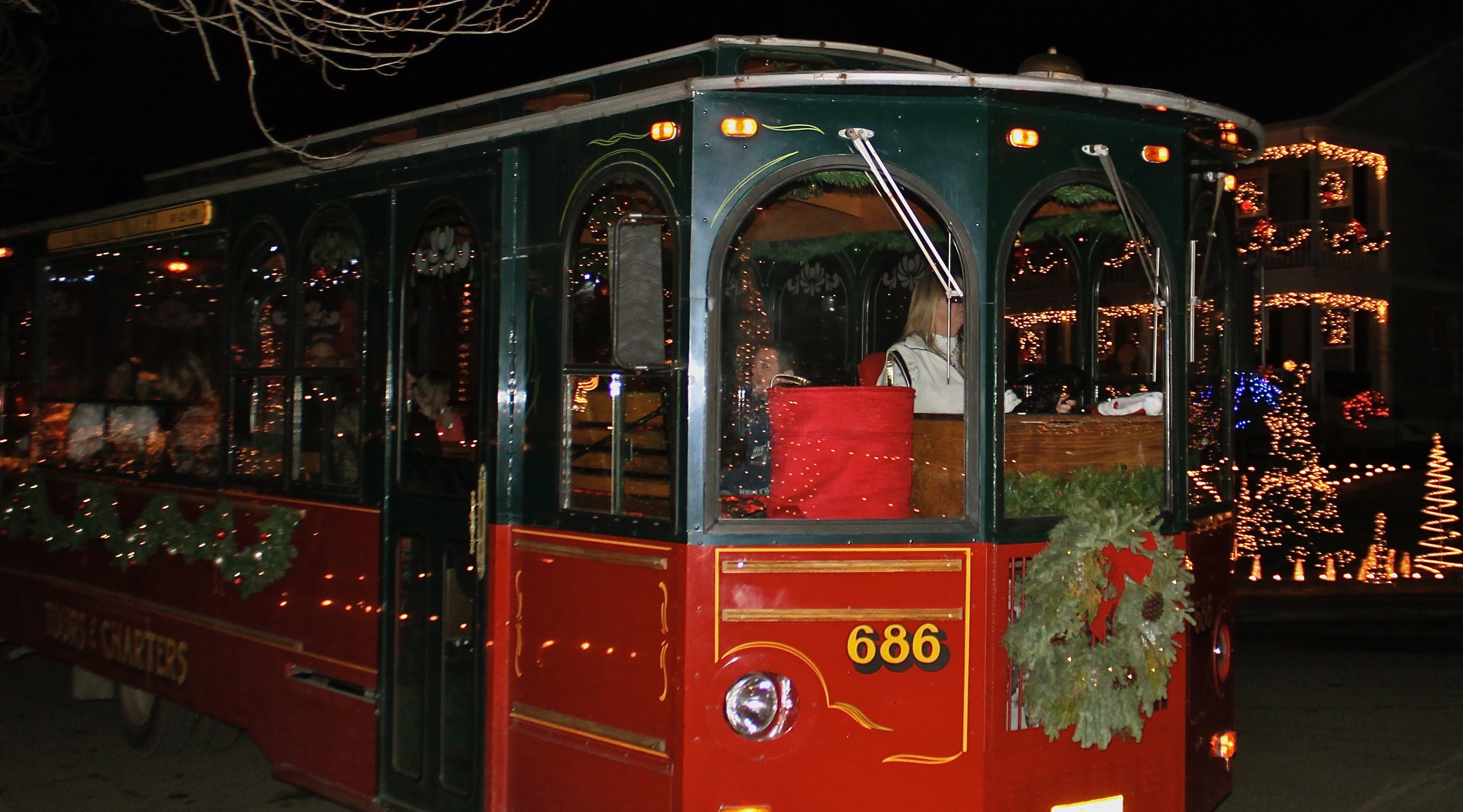 trolley tour christmas lights